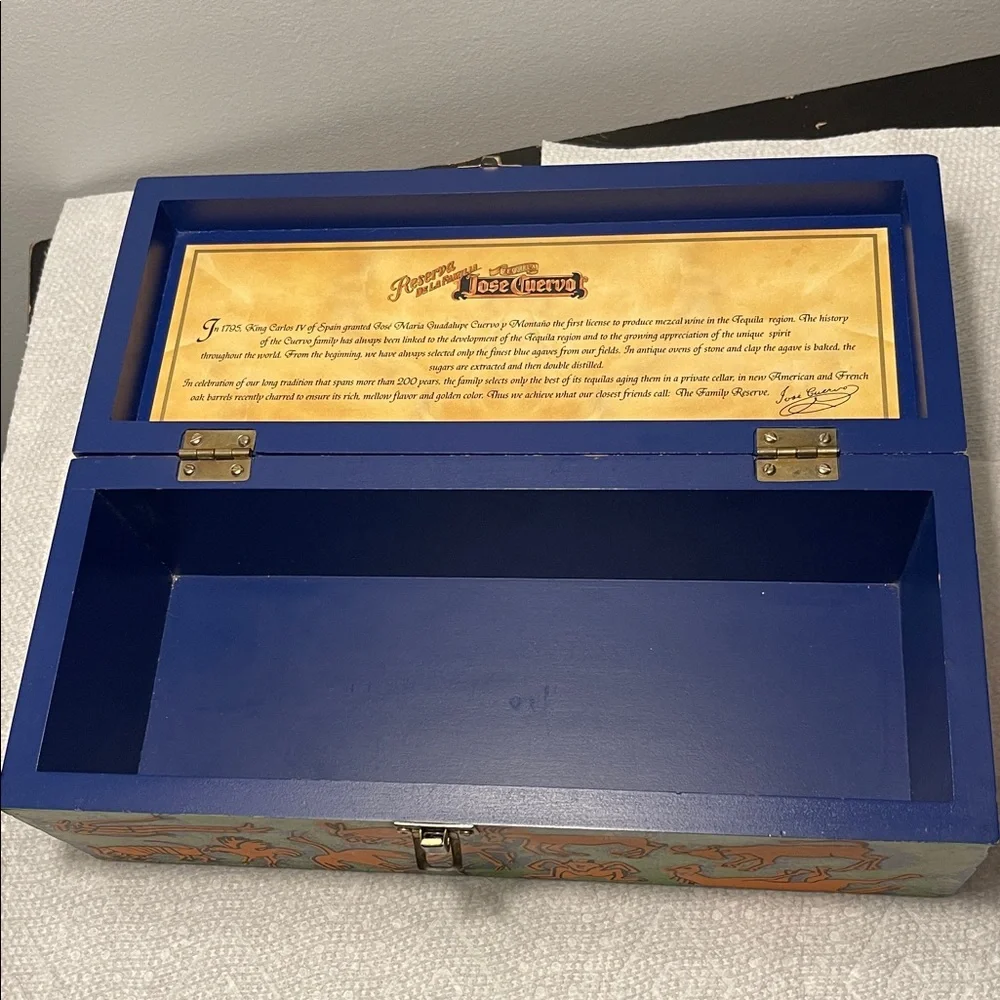 Jose Cuervo Tequila Reserva De La Familia Collectors Box 2002 Luis Zárate - Picture 6 of 14